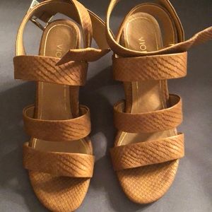 NWT Vionic Per Blaire Brown Strappy Sandals